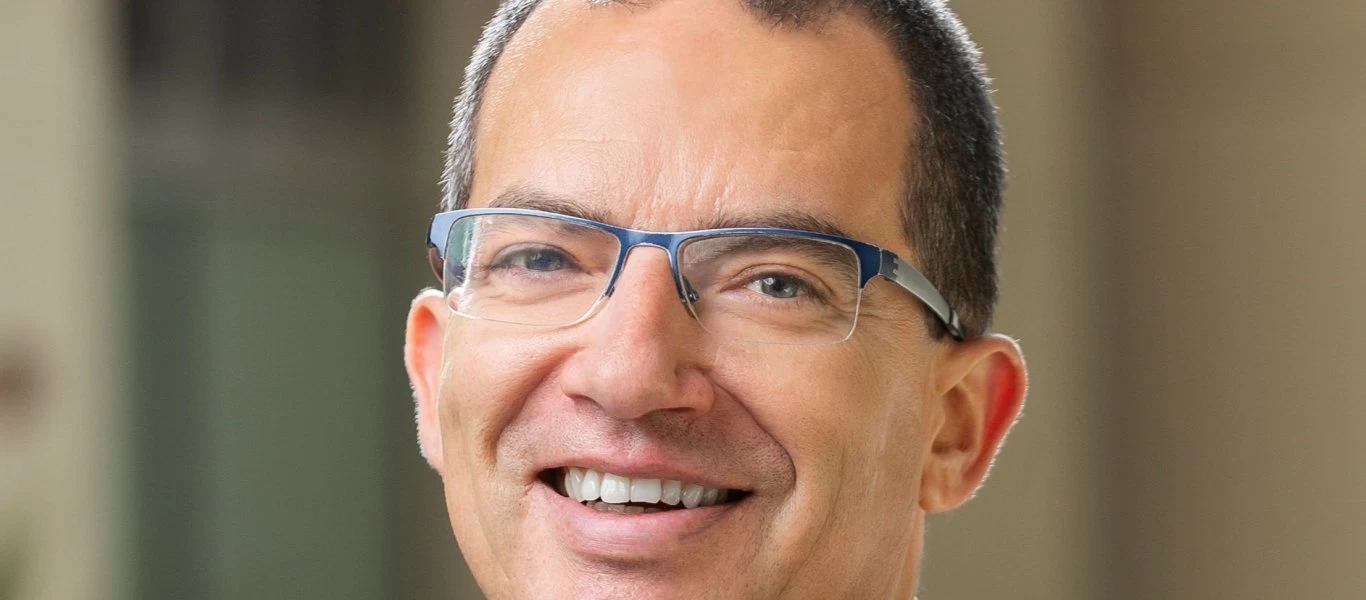 Να ποιοι πλουτίζουν από τα εμβόλια την ώρα που ολόκληρος ο πλανήτης φτωχοποιείται